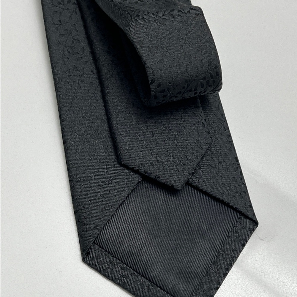 Calvin Klein Black Jacquard Leaf Motif Tie - Picture 4 of 4